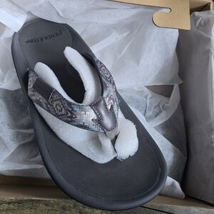 New Pendleton mem sandals sz 10